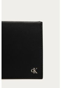 Calvin Klein Jeans - Portfel skórzany. Kolor: czarny. Materiał: skóra. Wzór: gładki #4