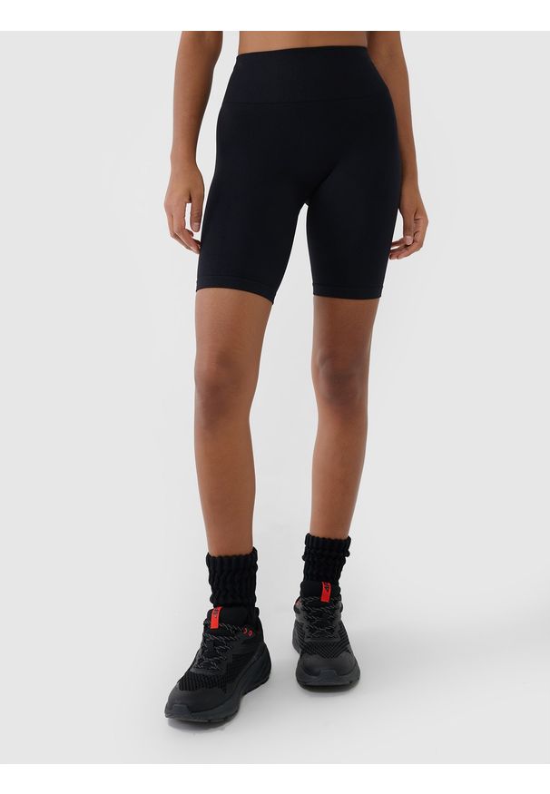 4f - 4F Legginsy kolarki bezszwowe treningowe damskie - czarne XS/S. Stan: podwyższony. Kolor: czarny. Materiał: dzianina, materiał, syntetyk, włókno, elastan. Długość: krótkie. Wzór: jednolity, gładki, ze splotem. Sport: fitness