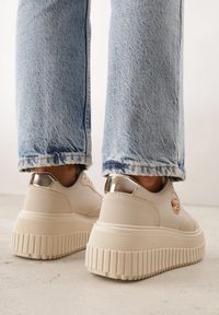Renee - Beżowe Chunky Sneakersy VICES z Aplikacją na Platformie ze Żłobieniami Ilunatesa. Kolor: beżowy. Materiał: jeans. Wzór: aplikacja. Obcas: na platformie #7