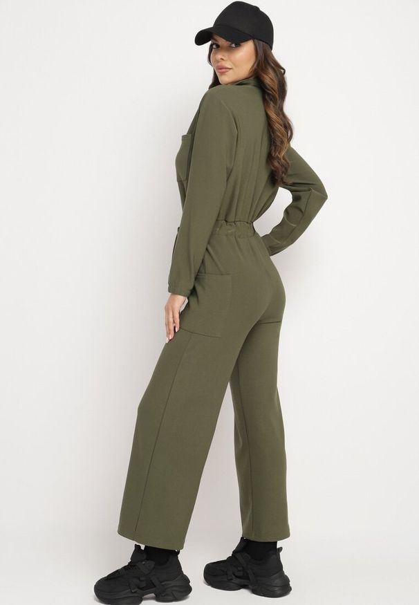 Born2be - Zielony Kombinezon z Gumką i Wiązaniem w Talii z Szerokimi Nogawkami Creza. Okazja: na co dzień. Kolor: zielony. Materiał: tkanina. Styl: casual