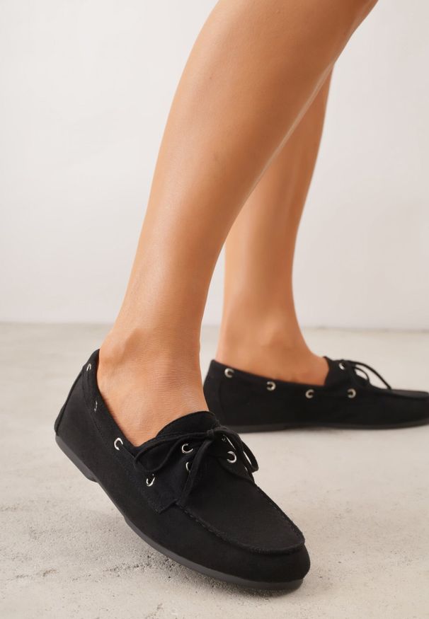 Born2be - Czarne Mokasyny VICES ze Skórzaną Wkładką Ozdobione Wiązaniem Pireronei. Nosek buta: okrągły. Zapięcie: sznurówki. Kolor: czarny. Materiał: skóra. Wzór: aplikacja. Obcas: na obcasie. Styl: klasyczny. Wysokość obcasa: niski