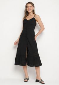 Born2be - Czarna Sukienka Rozkloszowana na Ramiączkach z Guzikami z Wiskozą Efrinelle. Okazja: na co dzień. Typ kołnierza: dekolt w kształcie V. Kolor: czarny. Materiał: wiskoza. Długość rękawa: na ramiączkach. Typ sukienki: rozkloszowane. Styl: casual, elegancki #1