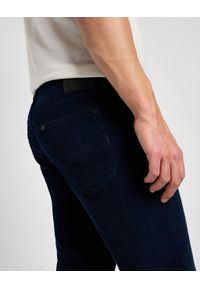 Lee - LEE DAREN ZIP FLY MĘSKIE SPODNIE MATERIAŁOWE SZTRUKSOWE RIVET NAVY 112355815 L707008607 #4