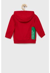 United Colors of Benetton bluza bawełniana dziecięca kolor czerwony z kapturem melanżowa. Okazja: na co dzień. Typ kołnierza: kaptur. Kolor: czerwony. Materiał: bawełna. Wzór: melanż. Styl: casual