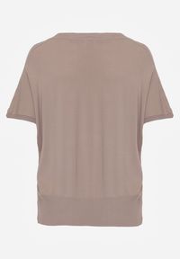 Born2be - Brązowa Bluzka z Wiskozą o Nietoperzowym Kroju Oromeda. Okazja: na co dzień. Kolor: brązowy. Materiał: wiskoza. Styl: casual #6