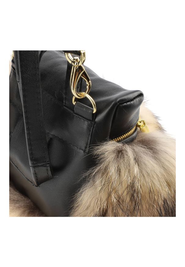 Luka-Pelli - Brązowa Torebka Luka Pelli Plecaczek Z Naturalnym Futrem Z Jenota. Kolor: brązowy. Wzór: gładki. Sezon: zima. Materiał: futrzane. Styl: casual, elegancki. Rodzaj torebki: przez ramię