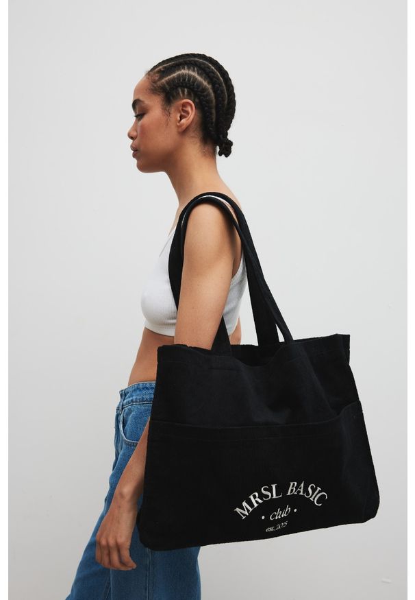 Marsala - Torba typu shopper bag wykonana ze sztruksu w kolorze TOTALLY BLACK - MRSL BASIC CLUB-UNI. Kolor: czarny. Wzór: haft. Dodatki: z haftem. Styl: elegancki