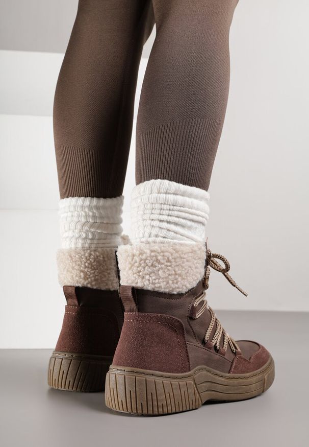 Born2be - Brązowe Sznurowane Śniegowce z Futerkiem Typu Baranek Mevesalia. Okazja: na co dzień. Wysokość cholewki: przed kolano. Zapięcie: sznurówki. Kolor: brązowy. Materiał: futro. Szerokość cholewki: normalna. Sezon: zima, jesień. Styl: casual