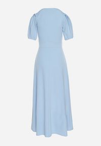 Born2be - Niebieska Sukienka Rozkloszowana z Trójkątnym Dekoltem Efralinae. Okazja: na spacer, na imprezę. Kolor: niebieski. Sezon: lato. Typ sukienki: rozkloszowane. Styl: klasyczny, elegancki #5