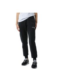 Spodnie dresowe New Balance WP03805BK - czarne. Kolor: czarny. Materiał: dresówka