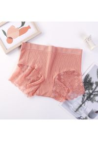 Intica - Koronkowe szorty damskie na co dzień Trix. Kolor: różowy. Materiał: koronka. Wzór: gładki, koronka #1