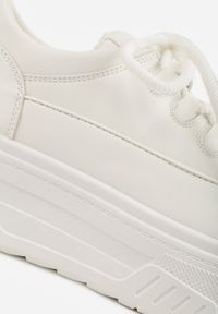 Born2be - Białe Sneakersy VICES na Grubej Podeszwie z Tłoczeniami Azirara. Okazja: na co dzień, na spotkanie biznesowe, do pracy. Kolor: biały. Materiał: jeans. Sport: golf #8