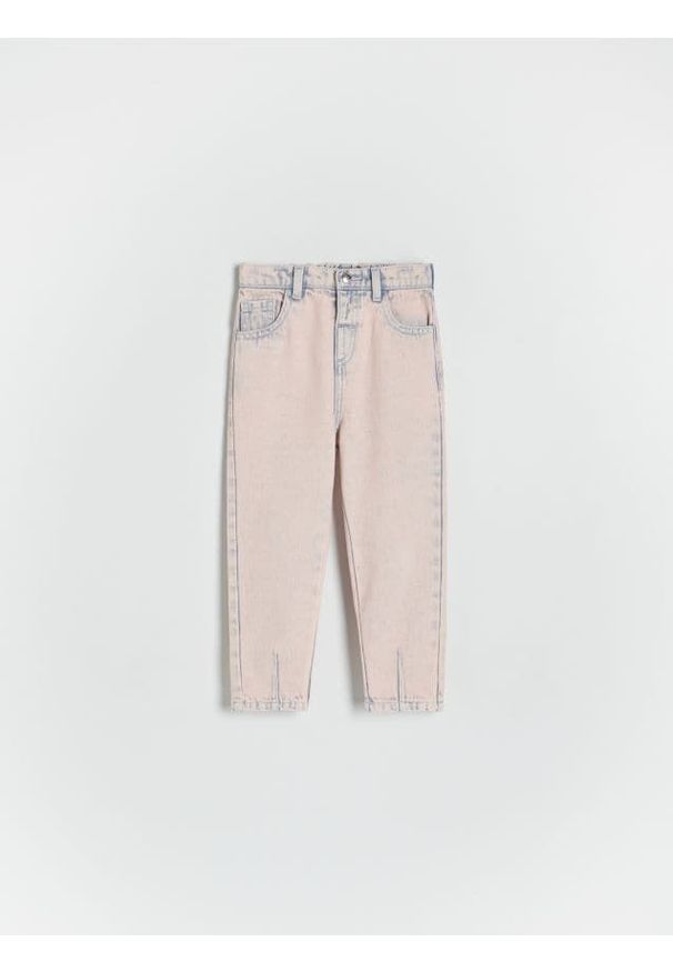 Reserved - Jeansy half baggy z efektem sprania - różowy. Kolor: różowy. Materiał: jeans