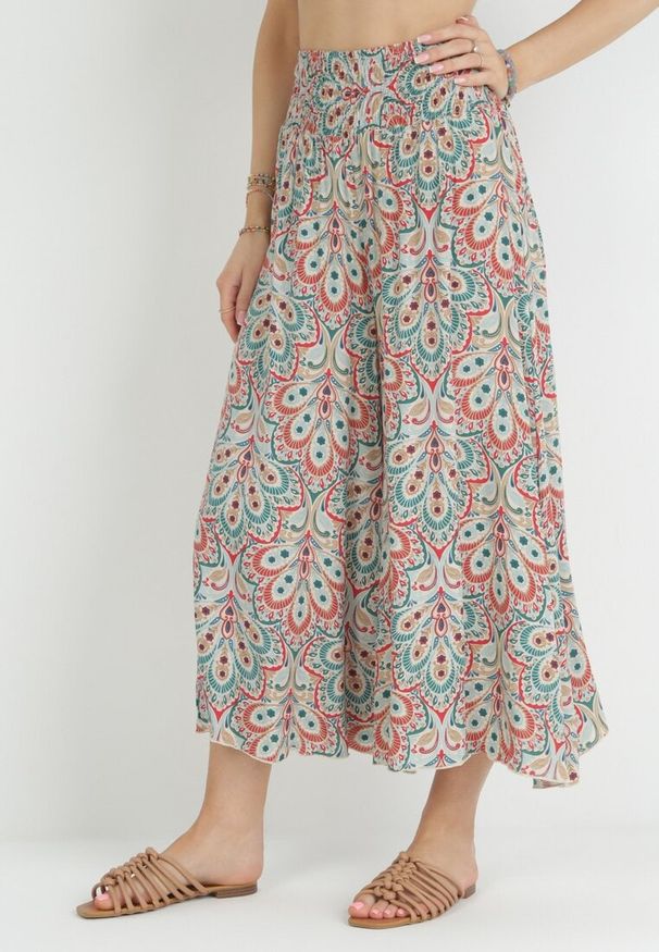 Born2be - Czerwone Szerokie Spodnie z Wiskozy w Retro Wzór Zeramara. Kolor: czerwony. Materiał: wiskoza. Styl: retro