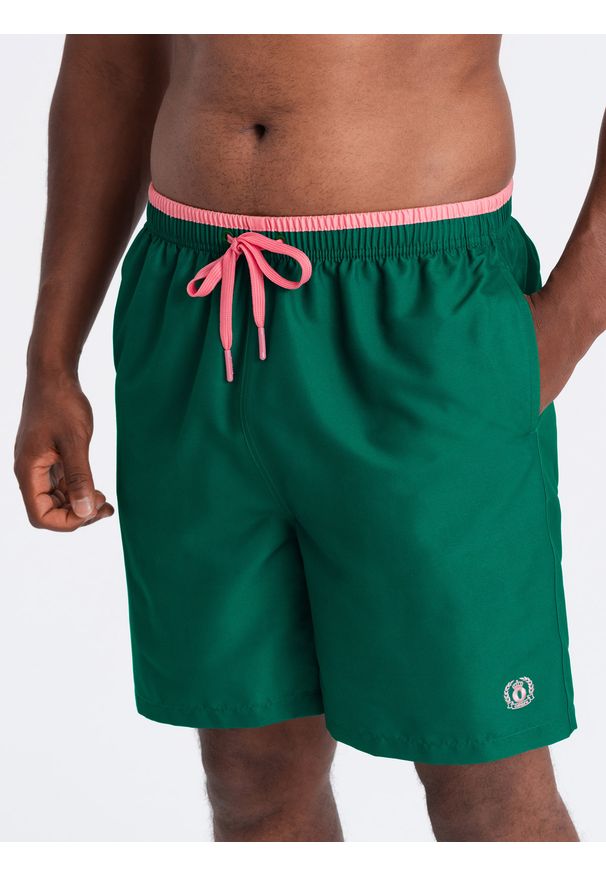 Ombre Clothing - Męskie spodenki kąpielówki z dwukolorowym ściągaczem – ciemnozielone V3. Okazja: na plażę. Kolor: zielony. Materiał: poliester, materiał. Wzór: haft, jednolity. Sezon: lato