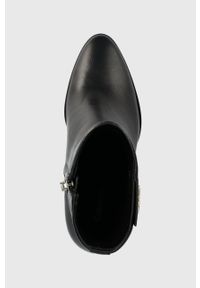Calvin Klein botki skórzane CUP HEEL ANKLE BOOT W/HW 80 damskie kolor czarny na słupku HW0HW01750. Kolor: czarny. Materiał: skóra. Obcas: na słupku. Wysokość obcasa: średni #3