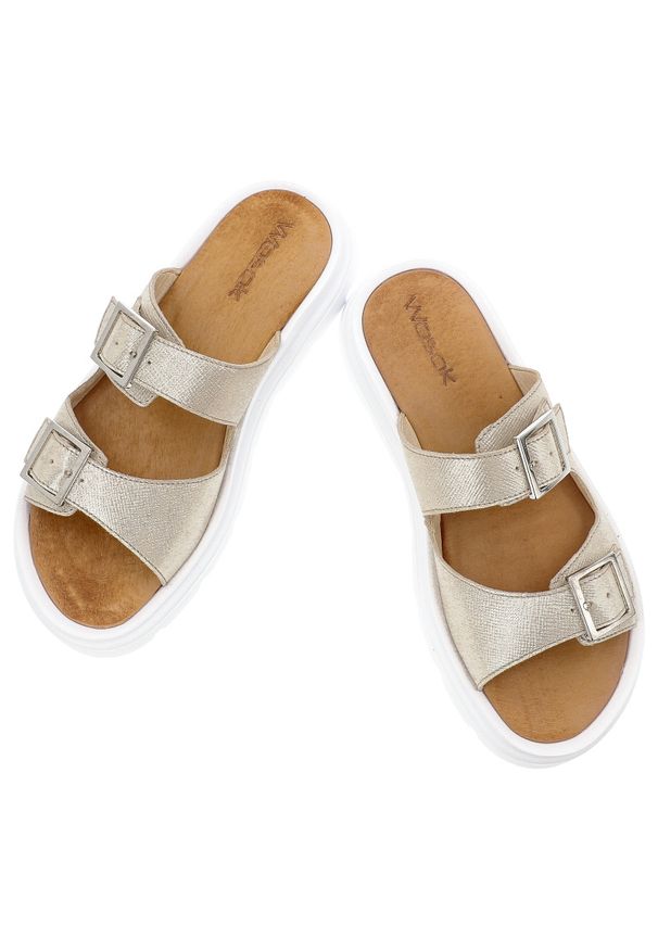 Złote Klapki Wasak Wygodne Obuwie Damskie. Okazja: na co dzień, na spacer. Kolor: złoty. Materiał: skóra. Sezon: lato. Styl: casual, wakacyjny