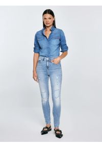 Big-Star - Jeansy damskie z wysokim stanem z przetarciami jasnoniebieskie Adela High Waist 156. Okazja: na co dzień. Stan: podwyższony. Kolor: niebieski. Styl: elegancki, casual #3