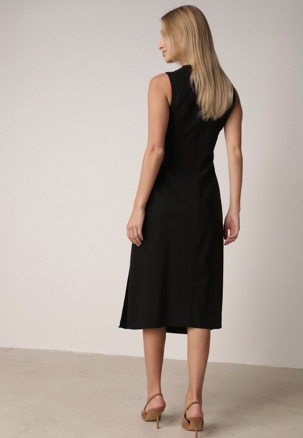 Born2be - Czarna Sukienka z Wiskozą z Metaliczną Aplikacją i Rozcięciem na Nogę Aeradina. Kolor: czarny. Materiał: wiskoza. Wzór: aplikacja. Styl: klasyczny