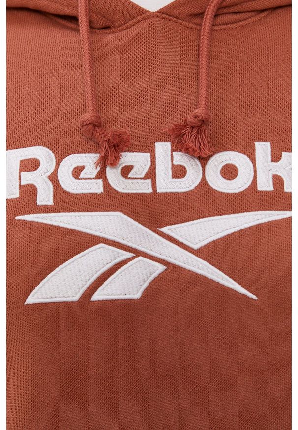 Reebok Classic Bluza damska kolor brązowy z kapturem z aplikacją. Typ kołnierza: kaptur. Kolor: brązowy. Długość rękawa: długi rękaw. Długość: długie. Wzór: aplikacja
