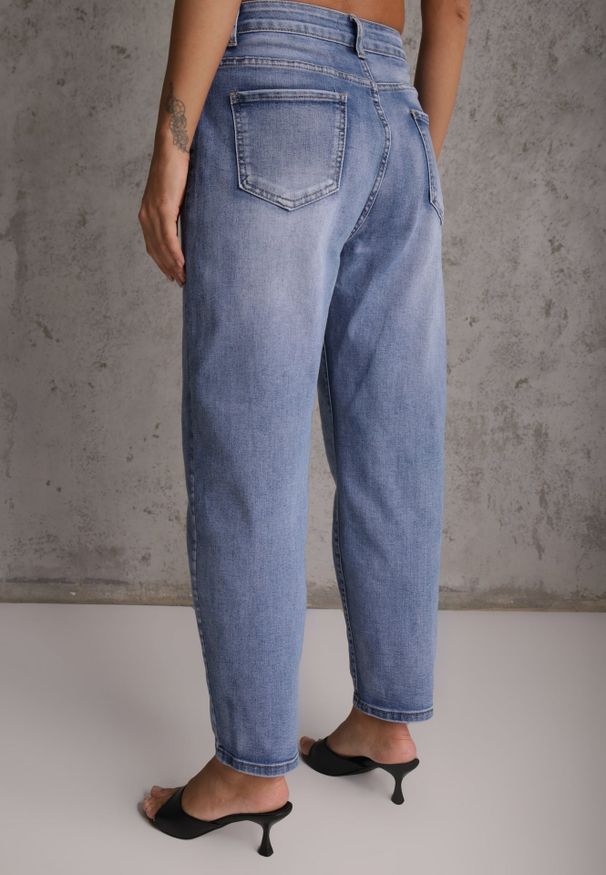 Renee - Niebieskie Bawełniane Jeansy Mom Fit High Waist w Klasycznym Stylu Vilinira. Okazja: na co dzień. Stan: podwyższony. Kolekcja: plus size. Kolor: niebieski. Styl: klasyczny