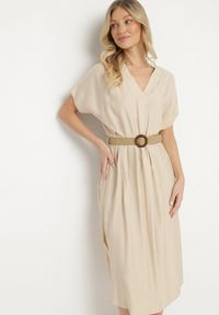 Born2be - Beżowa Wiskozowa Sukienka Pudełkowa z Paskiem i Rozcięciami po Bokach Sonanira. Okazja: na co dzień. Typ kołnierza: dekolt w serek. Kolor: beżowy. Materiał: wiskoza. Styl: casual, elegancki #2