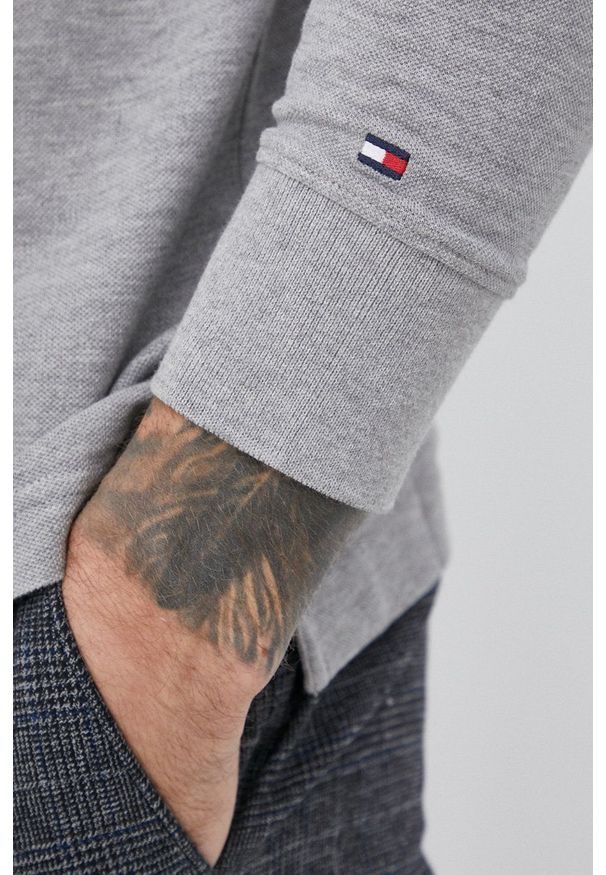 TOMMY HILFIGER - Tommy Hilfiger - Longsleeve bawełniany. Kolor: szary. Materiał: bawełna. Długość rękawa: długi rękaw. Wzór: nadruk