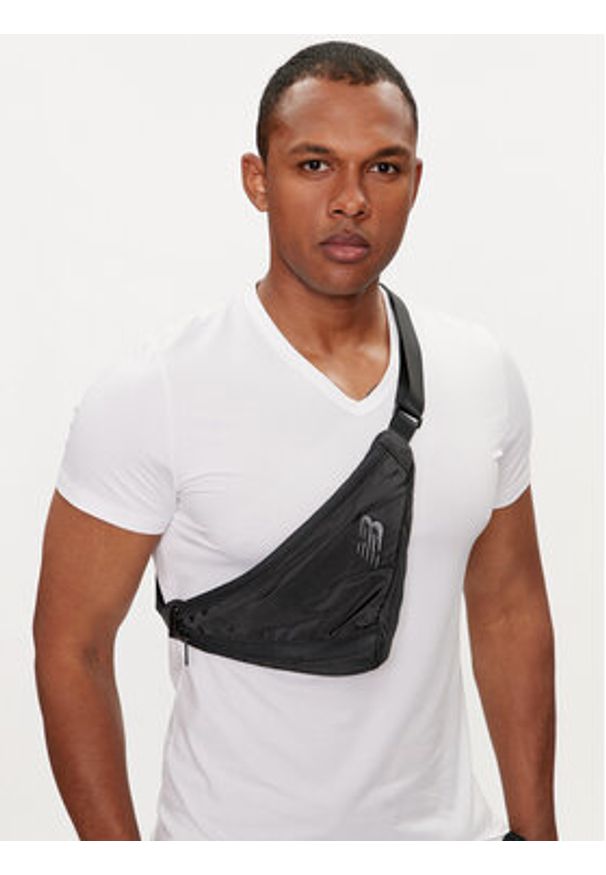 New Balance Nerka LAB23084BK Czarny. Kolor: czarny. Materiał: materiał