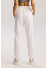 ROUGH RADICAL - Damskie spodnie dresowe Rough Radical Cotton Active Joggers. Kolor: biały. Materiał: dresówka