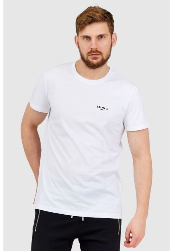 Balmain - BALMAIN Biały t-shirt męski z małym aksamitnym logo, Rozmiar XXL. Kolor: biały