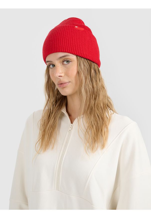4f - 4F Czapka beanie uniseks - czerwona Uniwersalny. Kolor: czerwony. Materiał: wiskoza, materiał, dzianina. Sezon: zima. Styl: klasyczny, sportowy, casual