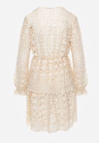 Born2be - Beżowa Sukienka Mellathe. Kolor: beżowy. Materiał: materiał, koronka. Długość rękawa: długi rękaw. Wzór: ażurowy, aplikacja. Styl: wizytowy. Długość: mini #2