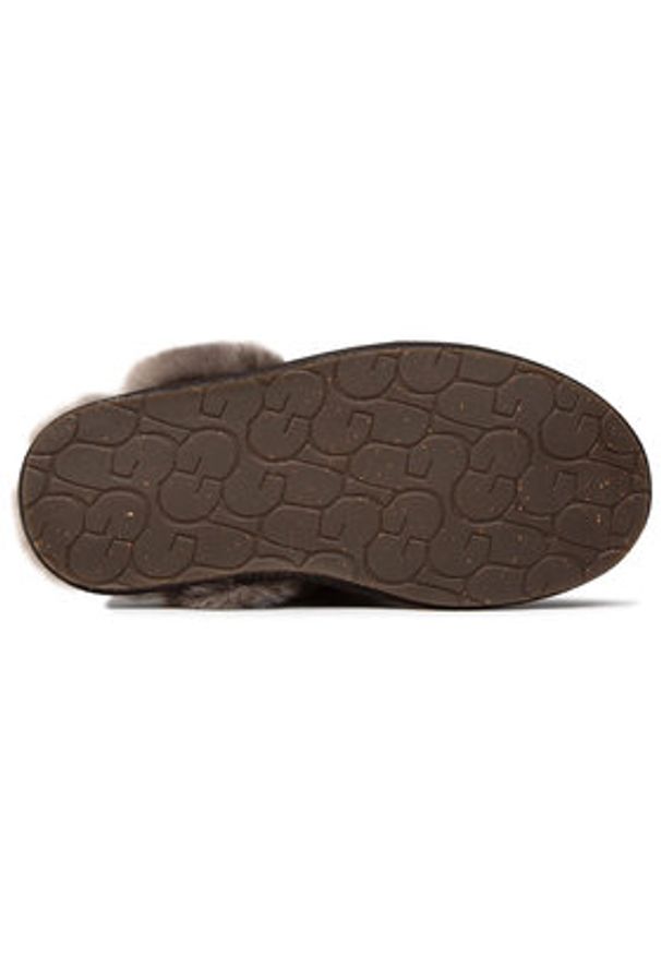Ugg Kapcie W Scuffette II 1106872 Czarny. Kolor: czarny. Materiał: skóra