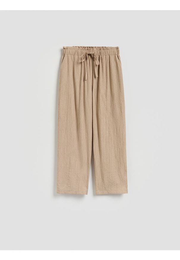 Reserved - Spodnie z wiskozą - beżowy. Kolor: beżowy. Materiał: wiskoza
