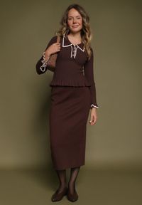 Born2be - Brązowy Sweter z Wiskozą w Stylu Retro z Kołnierzykiem i Guzikami Sarrise. Okazja: na spotkanie biznesowe, do pracy, na co dzień. Typ kołnierza: kołnierz z falbankami. Kolor: brązowy. Materiał: wiskoza. Wzór: aplikacja. Styl: retro #6