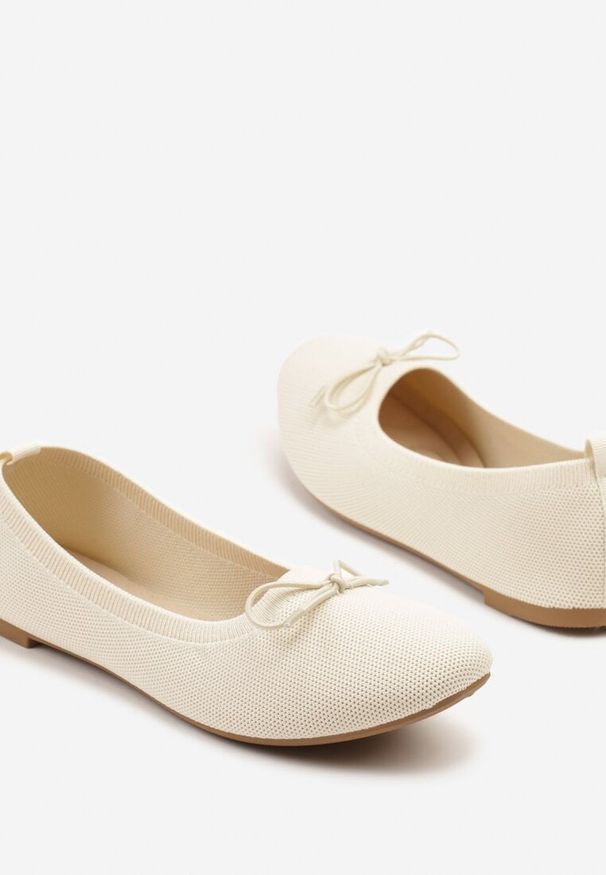 Born2be - Beżowe Balerinki Materiałowe z Kokardką Melkio. Okazja: na co dzień. Kolor: beżowy. Materiał: materiał. Obcas: na obcasie. Styl: casual, elegancki. Wysokość obcasa: niski
