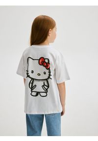 Reserved - T-shirt z nadrukiem Hello Kitty - biały. Kolor: biały. Materiał: bawełna. Wzór: motyw z bajki, nadruk