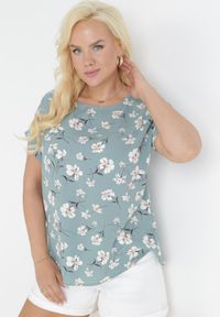 Born2be - Zielona Bluzka Oversize w Kwiaty z Krótkim Rękawem Suzane. Kolor: zielony. Materiał: bawełna, tkanina, wiskoza. Długość rękawa: krótki rękaw. Długość: krótkie. Wzór: kwiaty