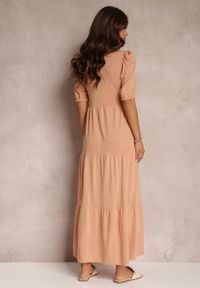 Renee - Różowa Sukienka Bawełniana Hagelin. Okazja: na co dzień. Kolor: różowy. Materiał: bawełna. Długość rękawa: krótki rękaw. Wzór: aplikacja, gładki. Typ sukienki: rozkloszowane. Styl: casual, klasyczny. Długość: maxi #4