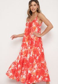 Born2be - Czerwona Sukienka z Wiskozy z Abstrakcyjnym Wzorem Meramara. Okazja: na co dzień. Kolor: czerwony. Materiał: wiskoza. Styl: casual, klasyczny #7