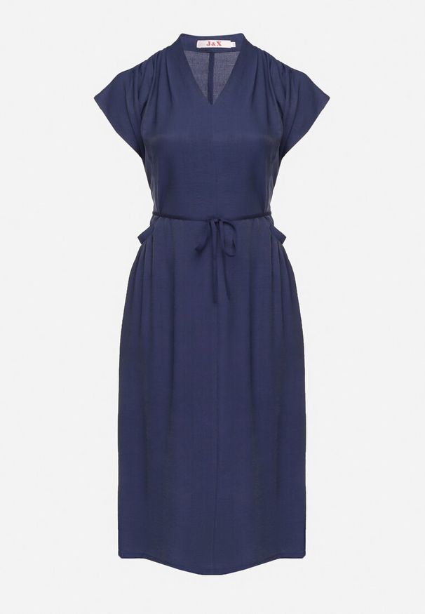 Born2be - Granatowa Wiskozowa Sukienka Pudełkowa z Cienkim Paskiem i Kieszeniami Lumivorae. Okazja: na co dzień. Kolekcja: plus size. Kolor: niebieski. Materiał: wiskoza. Typ sukienki: proste, dla puszystych. Styl: elegancki, casual