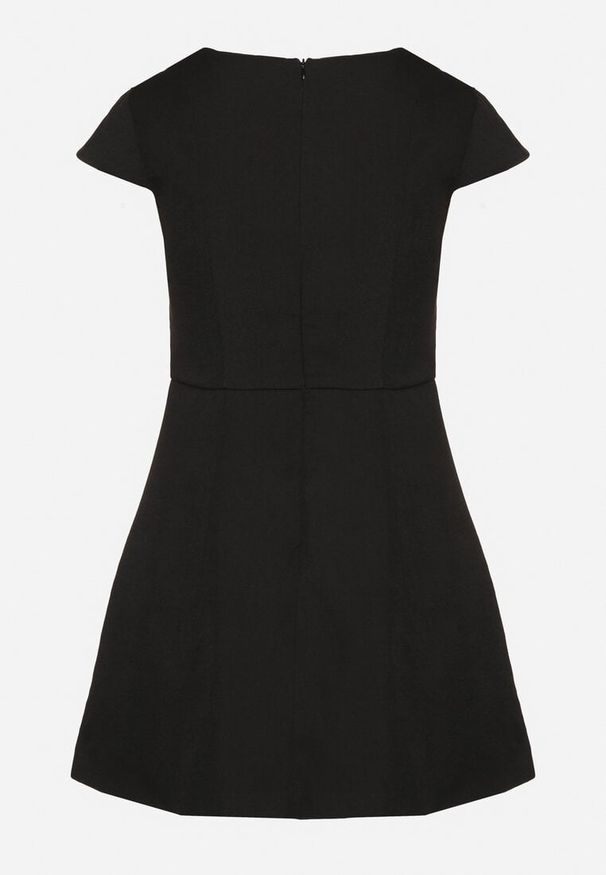 Born2be - Czarna Elegancka Sukienka z Kwadratowym Dekoltem Melretia. Typ kołnierza: dekolt kwadratowy. Kolor: czarny. Długość rękawa: krótki rękaw. Typ sukienki: dopasowane. Styl: elegancki