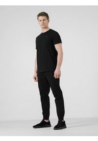 4f - Spodnie casual joggery męskie. Kolor: czarny. Materiał: tkanina, bawełna