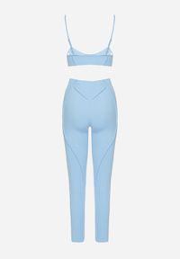 Born2be - Jasnoniebieski Komplet Sportowy z Ozdobnymi Przeszyciami Legginsy i Top na Ramiączkach Filinella. Kolor: niebieski. Materiał: skóra