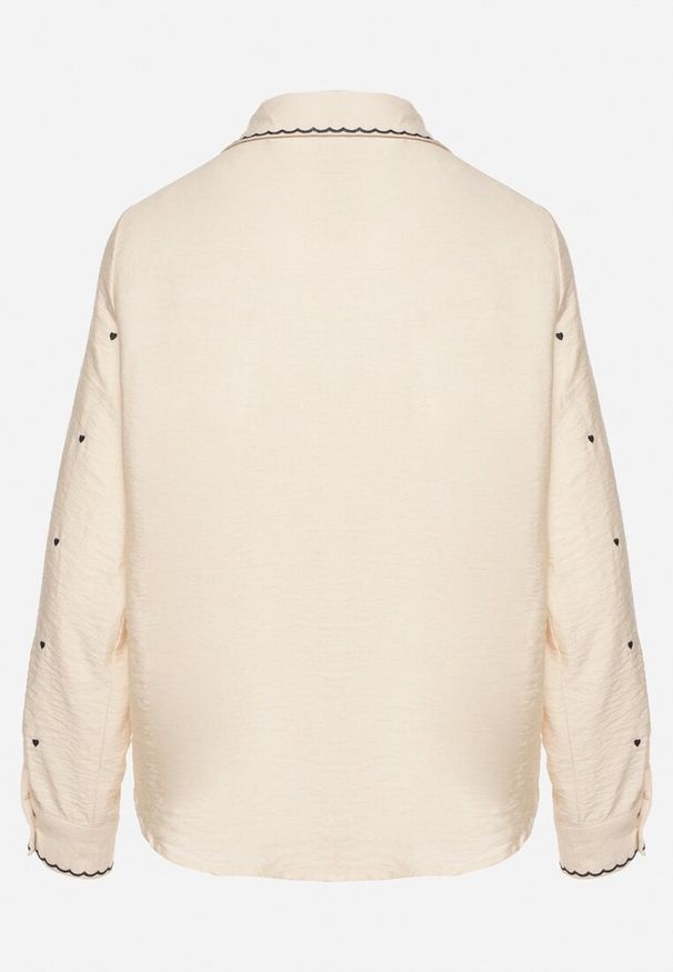 Born2be - Beżowa Wiskozowa Koszula z Haftowanymi Sercami Kollireia. Okazja: na co dzień. Typ kołnierza: kołnierzyk klasyczny. Kolor: beżowy. Długość: długie. Wzór: haft. Materiał: wiskoza. Długość rękawa: długi rękaw. Sezon: wiosna. Styl: casual, klasyczny