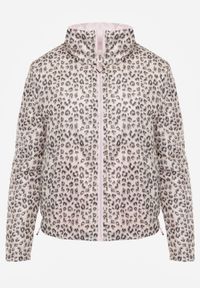 Born2be - Różowa Dwustronna Kurtka Pikowana Ozdobiona Naszywką i Panterką Nemopis. Okazja: na co dzień. Kolor: różowy. Materiał: jeans. Wzór: motyw zwierzęcy, aplikacja. Styl: casual #3