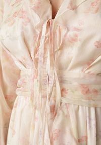 Born2be - Żółta Romantyczna Sukienka z Falbankami Wiązaniem i Wycięciami w Talii Rhelorin. Okazja: na co dzień. Typ kołnierza: kołnierz z falbankami. Kolor: żółty. Materiał: jeans, poliester. Styl: klasyczny, casual #3