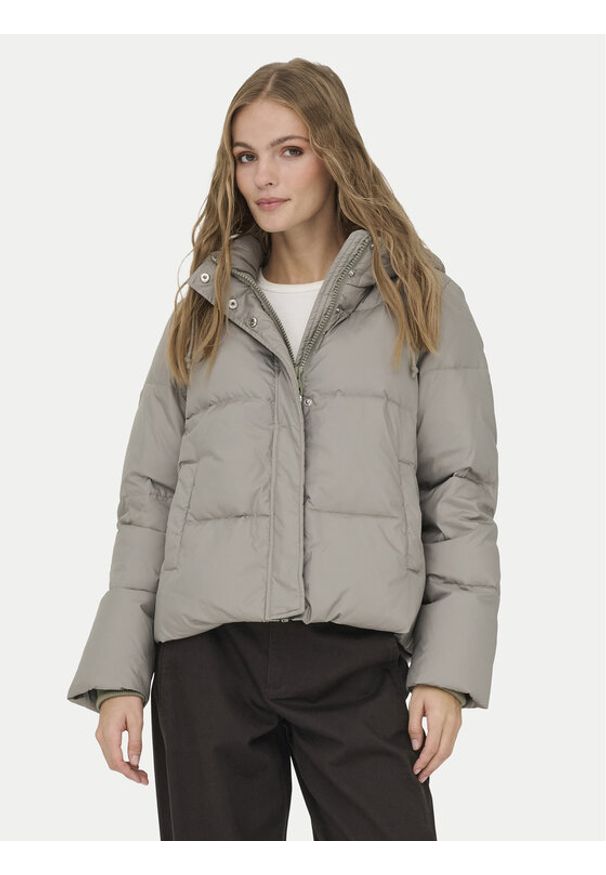 only - ONLY Kurtka puchowa Alice 15316455 Zielony Regular Fit. Kolor: zielony. Materiał: syntetyk