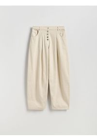 Reserved - Jeansy barrel z zakładkami - kremowy. Kolor: kremowy #1