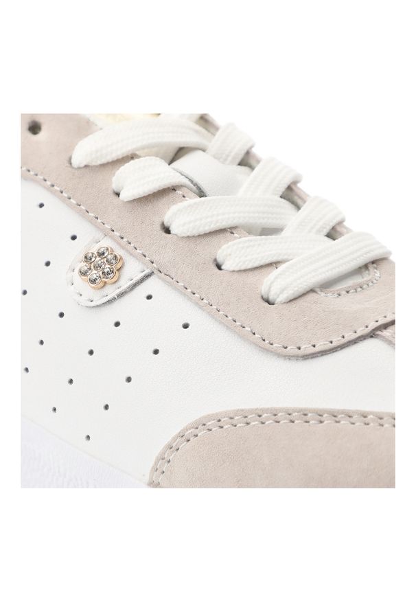 Sneakersy damskie S.Barski, sportowe ze skóry naturalnej wstawki zamszowe perforowana cholewka sznurowane lekka podeszwa casual, białe, LR61-7091. Okazja: na co dzień. Zapięcie: sznurówki. Kolor: biały. Materiał: zamsz, skóra. Szerokość cholewki: normalna. Sport: turystyka piesza